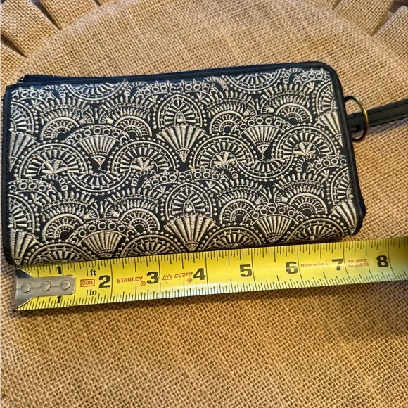 Universal Thread Black and White Patterned Wristlet - Picture 4 of 4